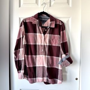Lightweight Flannel / 1/4 Button-Down (see photo) - L